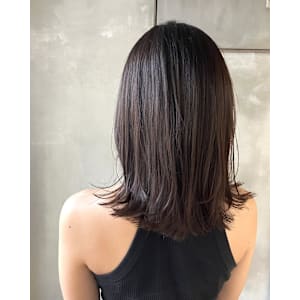 ミディアム　ぱつん　レイヤー　ストレートヘア　外ハネ