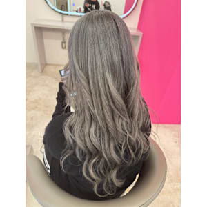 落ち着きのある透明感大人っぽグレージュstyle！