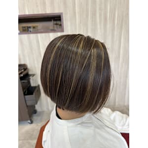 ショートボブ×ハイライト