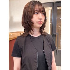 顔周りカット ウルフカット ブラウンカラー レイヤー 20代