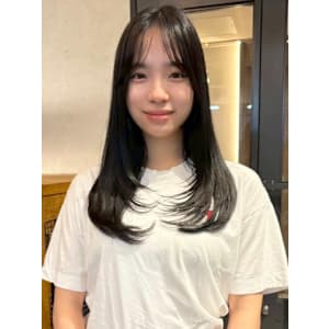 髪質改善 透明感カラー アッシュ ロングレイヤー 20代