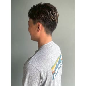 刈り上げショート ナチュラルパーマ ハイライト ブリーチ