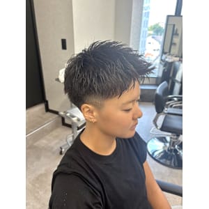 爽やかアップバングスタイル