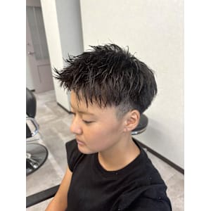 爽やかアップバングスタイル