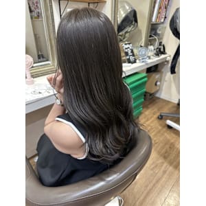 ダークグレージュ×ツヤ髪女子