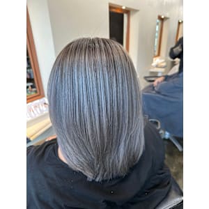 【秋冬おすすめ！黄ばみ消して透明感♪】シルバーグレージュ