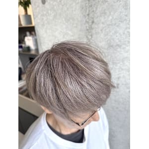 本格的な脱白髪染め/白髪ぼかし/シルバーヘア - sweep 平尾【スウィープ　ヒラオ】掲載中