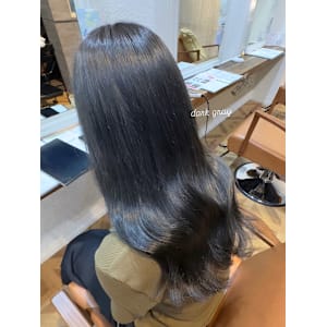 秋冬におすすめのダークグレーカラー◎高橋美穂