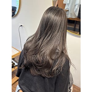 レイヤーカット×透明感カラー