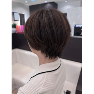 首元キレイ！軽やかショートレイヤー！