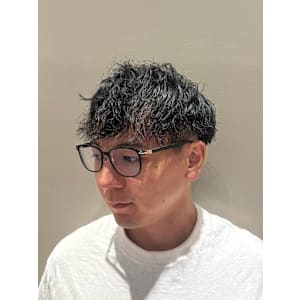 緩めツイストスパイラル × 前髪ダウンスタイル