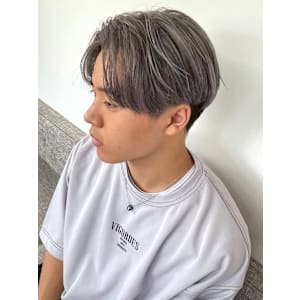 センターパート ブリーチ シルバー マッシュ ハイトーン