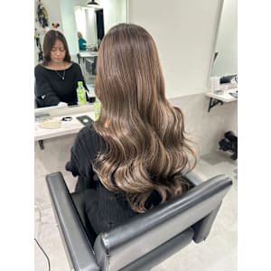 ラフウェーブバレイヤージュ アッシュブラック グレージュカラ - CIERA. 南船場【シエラミナミセンバ】掲載中