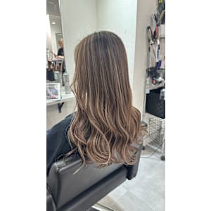 ロングバレイヤージュ透明感くすみベージュ20代30代40代 - CIERA. 南船場【シエラミナミセンバ】掲載中