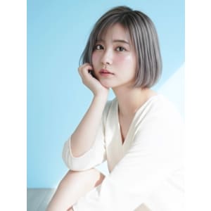 イルミナムーンライトの艶ナチュラルボブ