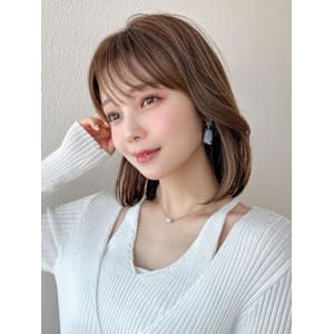 暗髪で大人可愛く！後れ毛がかわいいギリギリ結べるくびれボブ