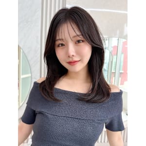 2wayバングで小顔に見えるフェイスレイヤーで作るくびれヘア