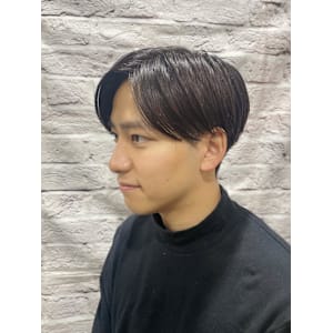 スーツに合う爽やかナチュラルパートヘア