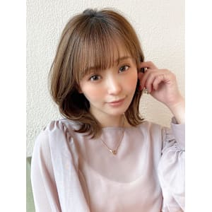 30代40代の明るい白髪染めで垢抜ける結べるレイヤーボブ