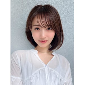 30代40代の明るい白髪染めで垢抜ける結べるレイヤーボブ