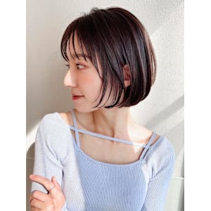 暗髪で大人可愛く！後れ毛がかわいいギリギリ結べるくびれボブ