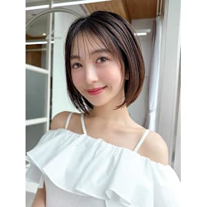 暗髪で大人可愛く！後れ毛がかわいいギリギリ結べるくびれボブ