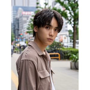 ツイストスパイラルパーマ　センターパート