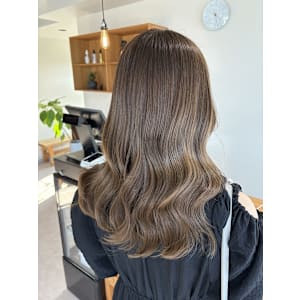 オリーブベージュ