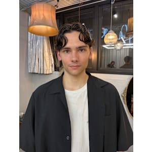 ステップボーンカットメンズヘア/センターパートセンターパート