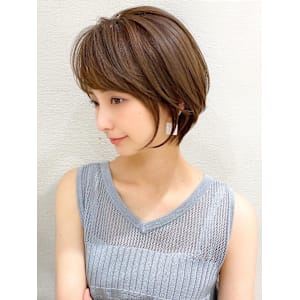 30代40代に人気の大人かわいい前髪ありのくびれショート