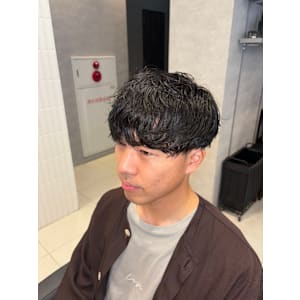 自然な毛流れを楽しむメンズパーマ【三軒茶屋】 - HAIR & MAKE EARTH 三軒茶屋店【ヘアメイクアース サンゲンヂャヤテン】掲載中