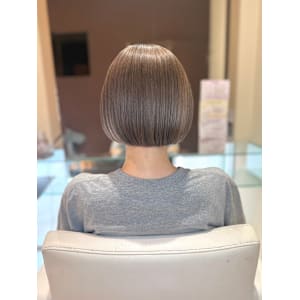  丸みボブ/グレージュ/透明感/ブリーチカラー
