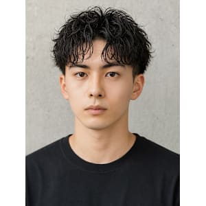 ツイストスパイラルパーマ センターパート 刈り上げ 20代