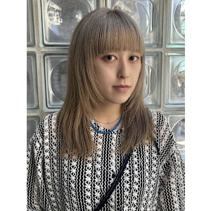 透け感グレージュでつくる、大人ナチュラルな秋ヘア