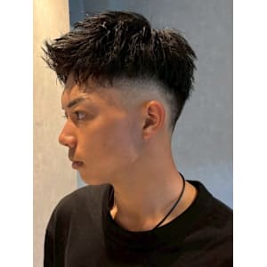 アップバング 刈り上げ フェードカット 眉毛カット 20代