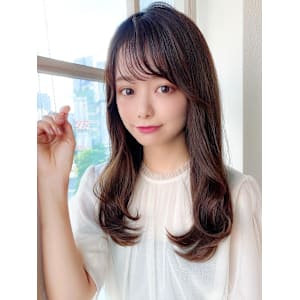 大人かわいいくびれヘアセミロング × ミルクティーベージュ