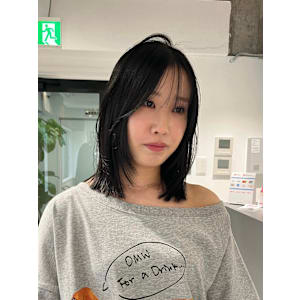 ミディアムレイヤーくびれボブディープグレージュ艶髪