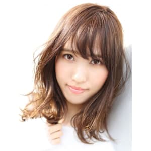 好印象間違いなしの人気のミディアムスタイル