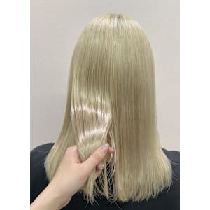 透明感ベージュでつくる上品ハイトーンカラー