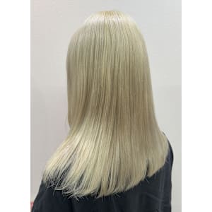 透明感ベージュでつくる上品ハイトーンカラー