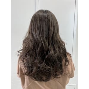 オリーブベージュ