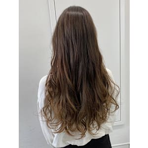 オリーブベージュ