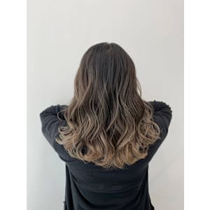 ベージュグラデーションカラー