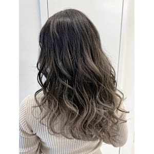 ベージュバレイヤージュ