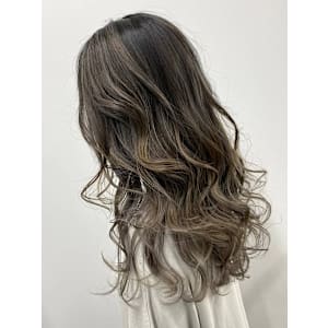 アッシュグレージュ