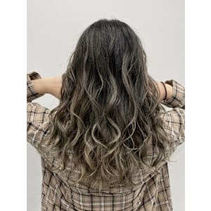 ベージュバレイヤージュ