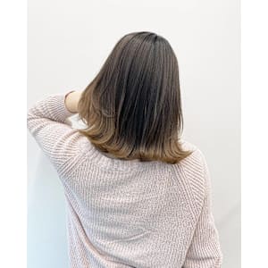 ハイトーンブラウンの裾カラー