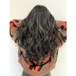 大人っぽさに！透明感ハイライトスタイル！