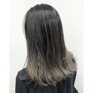 モノトーンアッシュのグラデーションカラー