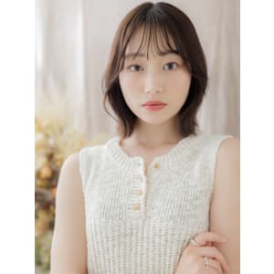 顔回りレイヤーカット小顔くびれミディアム　オリーブグリーン